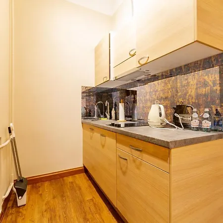 Cozy Storie's Ap, 47sqm, Renovated 2020, Free Parking * Riga